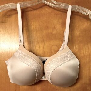 Victoria’s Secret Very Sexy Push-Up Underwire Cream 32D